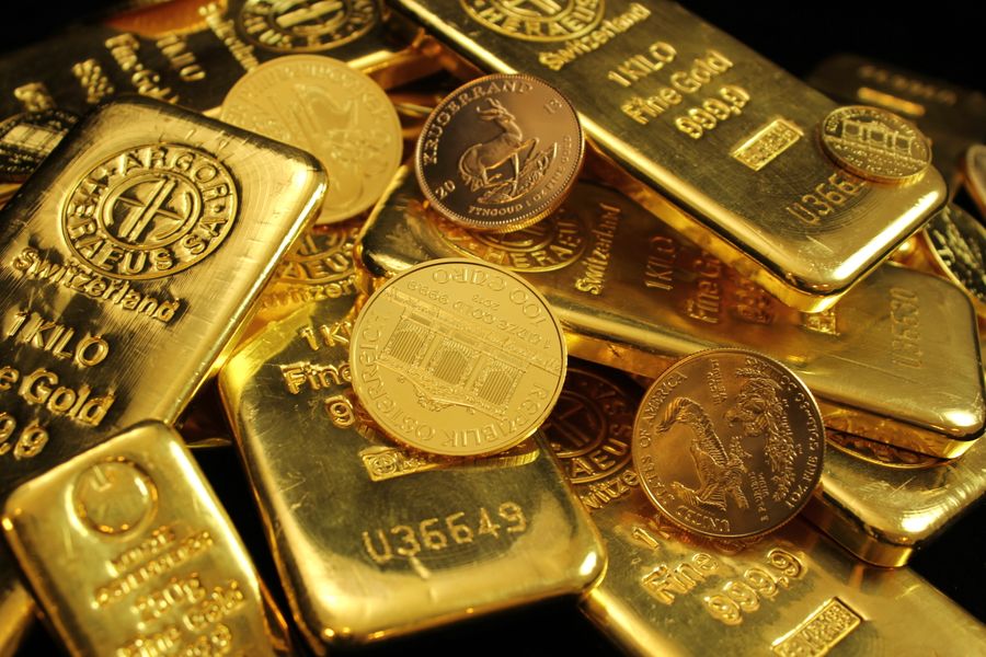 Assorted gold bars and gold coins we buy for cash in the Quad Cities