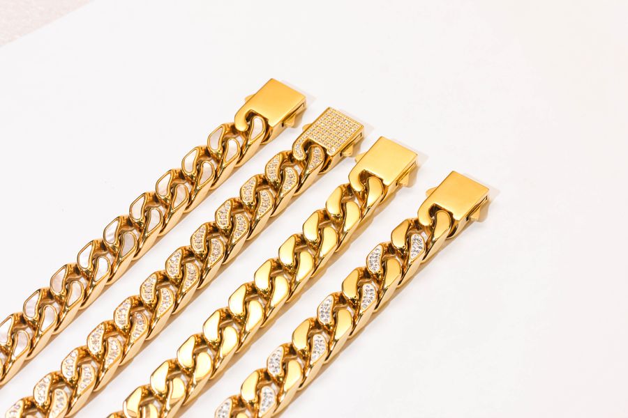 Gold chains and jewelry we buy for top cash prices in the Quad Cities